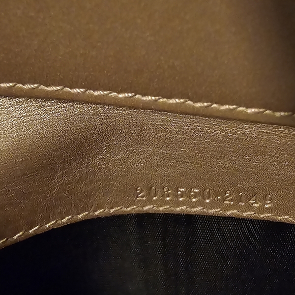 EUC Gucci Golden Guccissima Trifold Wallet in Box - Picture 9 of 11